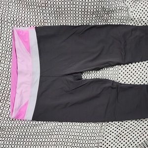 Lululemon High-Rise Crop Legging Size 6 - Sleek & Comfortable